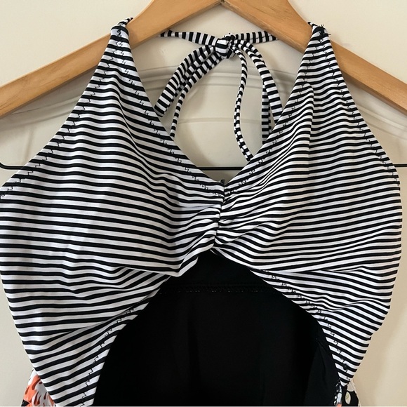 Cupshe Black & White Striped Floral One Piece Swimsuit Women’s Size Medium - Picture 3 of 12